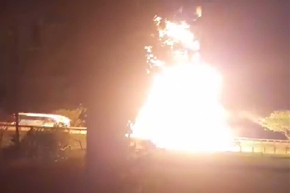 Truk Tangki Pengangkut BBM di Tol Ngawi Terbakar