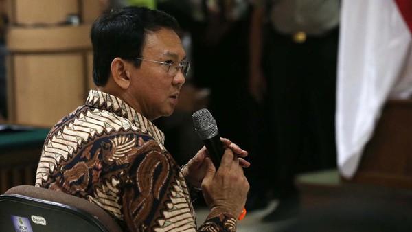 Ahok ketika menjalani sidang dugaan penistaan agama. foto: Istimewa