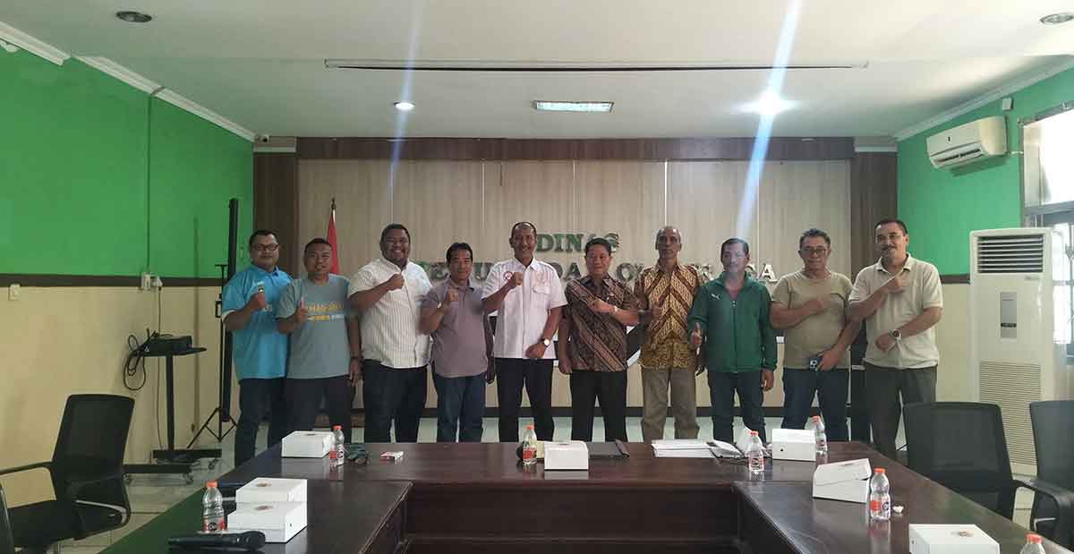 Rapat terkait pelaksanaan Liga 4 di Kabupaten Pasuruan.