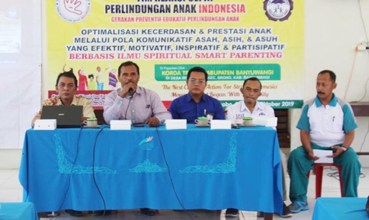 Kades Wonosobo bersama Ketua TRC PAI korda Banyuwangi serta narasumber saat memberikan materi.