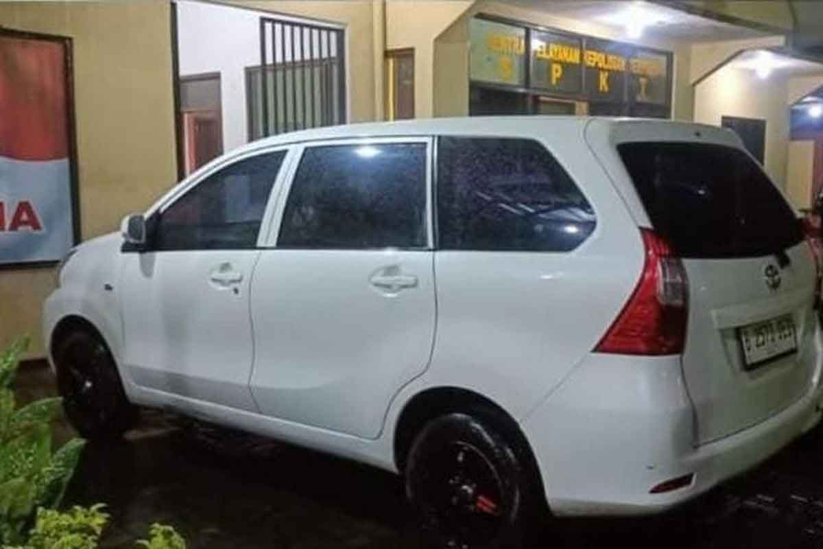 Mobil Toyota Avanza B 2573 SED yang digelapkan tersangka NA. Foto: Dok. Polres Nganjuk.