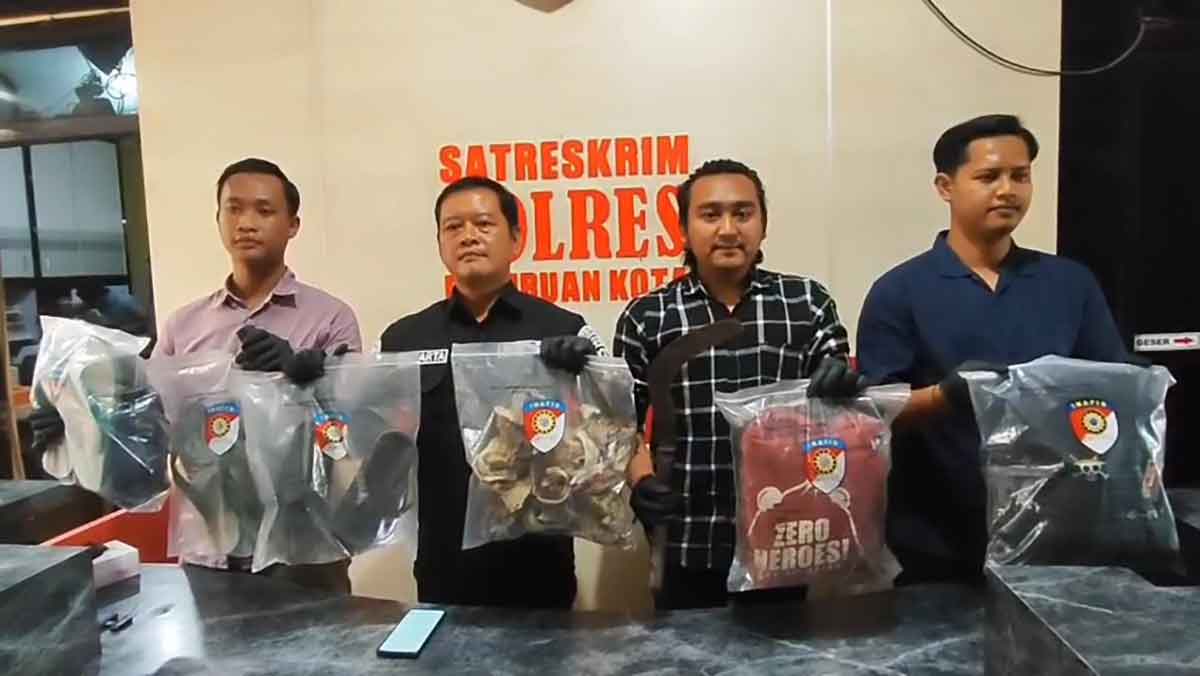 Konferensi pers terkait kasus pencurian di Mapolres Pasuruan Kota.