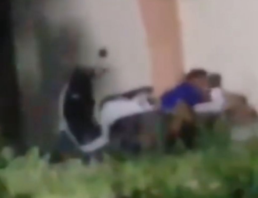 Tangkapan layar video amatir sejoli diduga mesum di Alun-Alun Sidayu Gresik