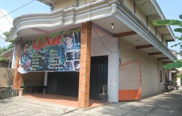 Rumah Agus Widodo yang disatroni perampok. (foto: herman/BANGSAONLINE)