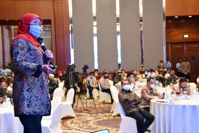 Gubernur Jawa Timur Khofifah Indar Parawansa saat memaparkan action plan dalam rangka pengendalian penanganan Covid-19 di Jawa Timur, Jumat (26/6/2020). foto: ist/ bangsaonline.com