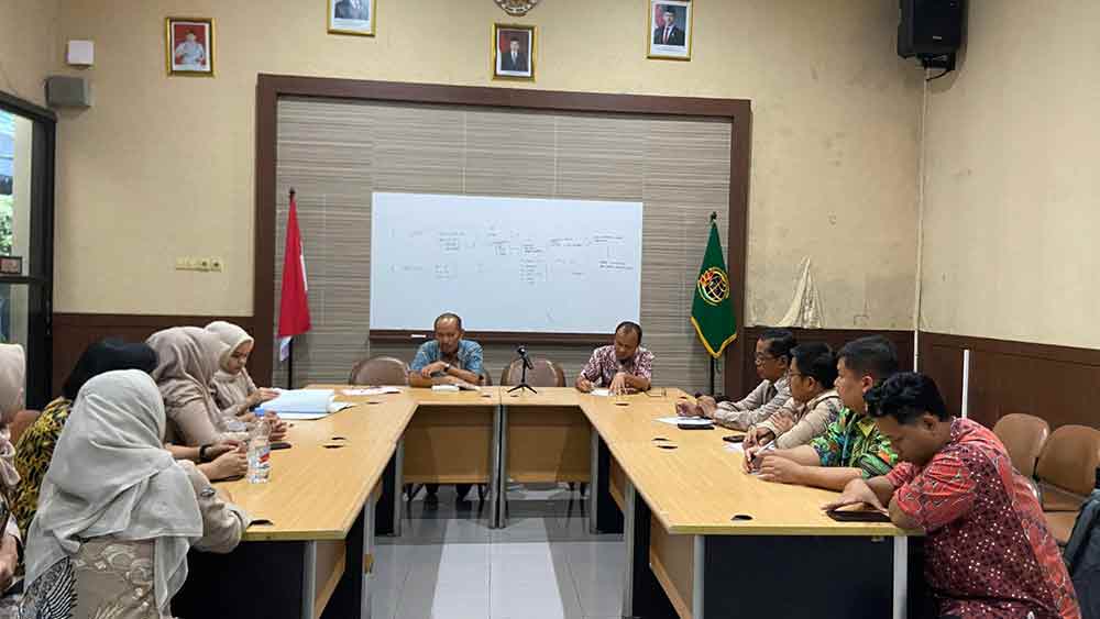 Kantor Pertanahan (Kantah) Kabupaten Pasuruan saat melaksanakan kegiatan pembinaan petugas loket. (Ist)