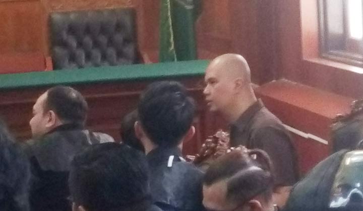Ahmad Dhani saat mengikuti sidang. foto: ANATASIA/ BANGSAONLINE