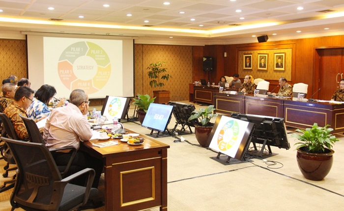 Pj Bupati Nganjuk Sudjono saat memberikan paparan dalam lomba KIPP di Jakarta. Foto: BAMBANG /BANGSAONLINE
