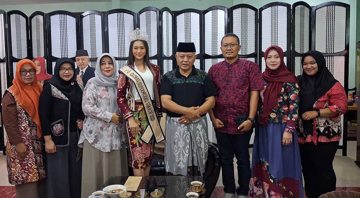 Winner Global Supermodel Search 2025 saat berkunjung ke Bupati Malang.