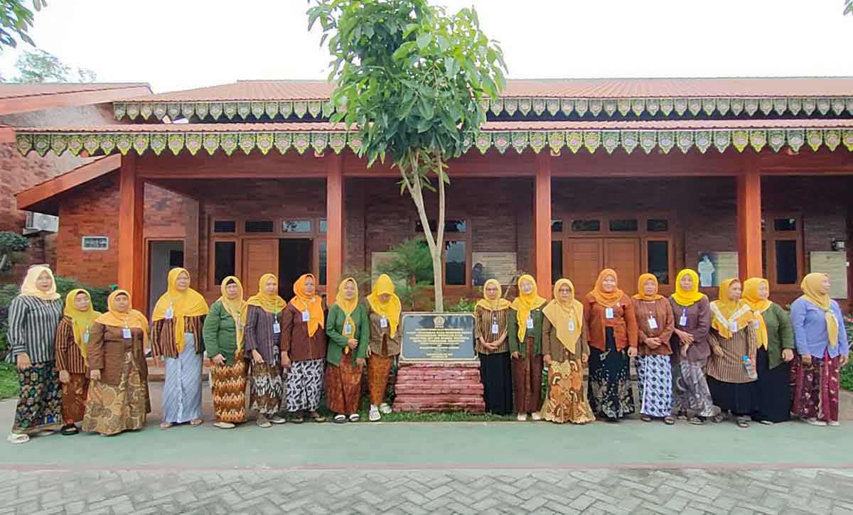 Para Kartini di Pusat Pendidikan Rasa Wawasan Karsa Kebangsaan Indonesia Raya Pesantren Jati Diri Bangsa Indonesia Rajut Perdamaian Nusantara. Foto: Ist