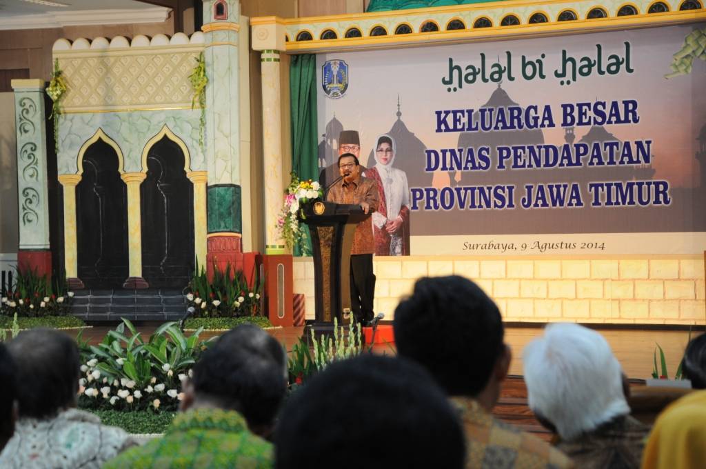 Pakde Karwo Sampaikan Sambutannya Pada Acara Halal bi Halal Keluarga Besar DIPENDA Prov Jatim.JPG
