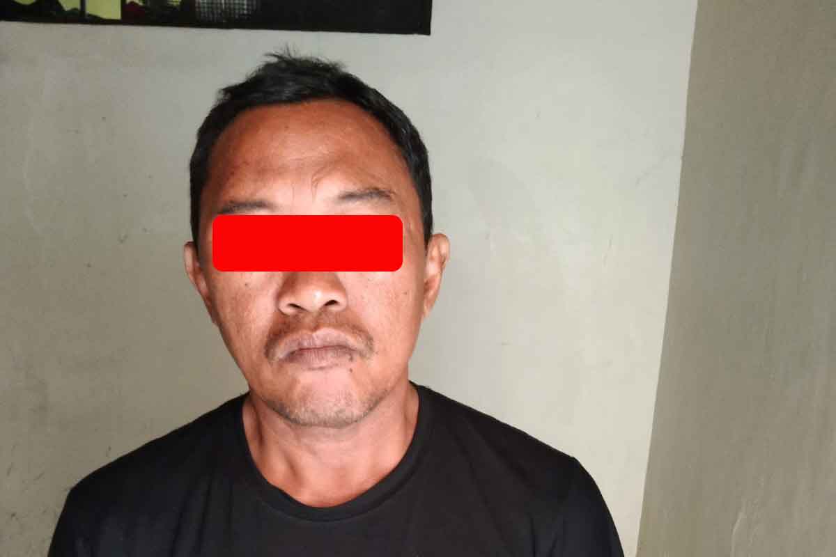 Pelaku berinisial STR (47), warga Wonokusumo yang mengaku sebagai tukang pijat dan pelaku pencurian dompet, Rabu (8/3/2023)