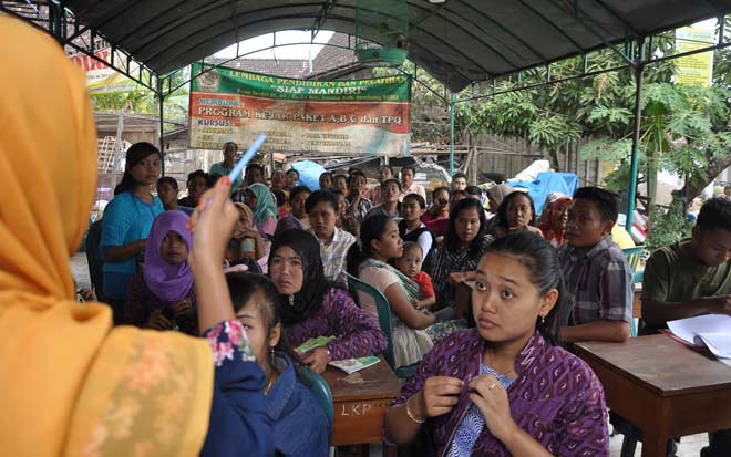Semen Indonesia membantu 940 siswa pendidikan kesetaraan (Kejar Paket A,B,C) di Rembang. foto: SYUHUD/ BANGSAONLINE