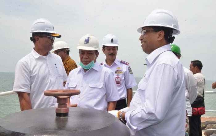 Menhub Budi Karya Sumadi didampingi Bupati Fadeli.