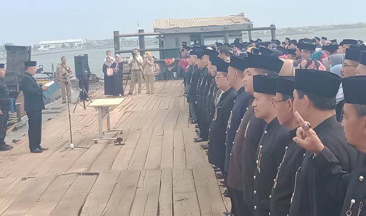 Mutasi pejabat Pemkot Probolinggo yang digelar di Pelabuhan Mayangan, Senin (30/12).