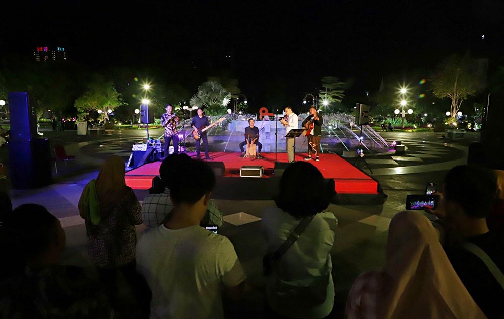 Alun-Alun Surabaya. 