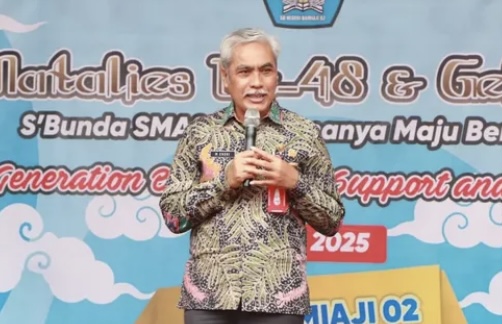 Kepala Dinas Pendidikan Kota Batu, M. Chori saat menghadiri dies natalis SDN Bumiaji. Foto: Instagram Dinas Pendidikan KWB.
