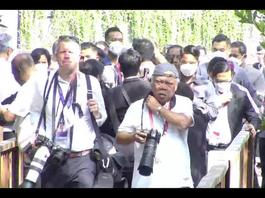 Menteri PUPR, Basuki Hadimuljono Jadi Fotografer Dadakan di KTT G20 Bali. Foto: Ist