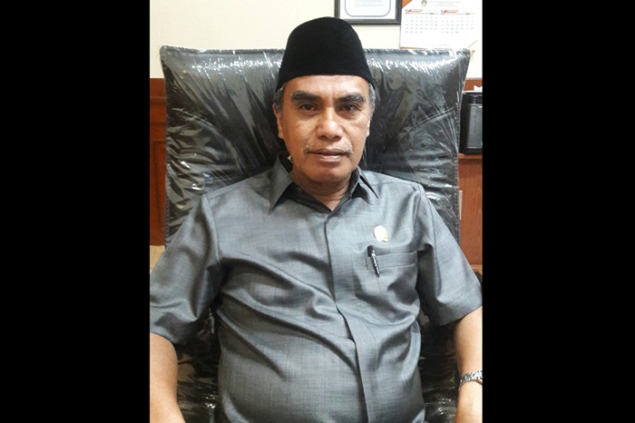 Ketua Komisi II DPRD Gresik HM Subeki di ruang kerjanya.
