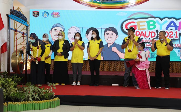 Kemeriahan Gebyar PAUD dan TK tahun 2021 yang digelar di halaman Pendopo Wedya Graha Pemkab Ngawi, Selasa (23/03).