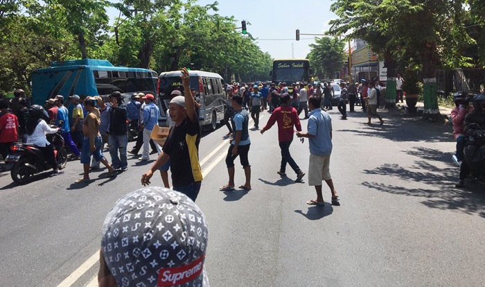 Ratusan Warga Jurang Palen Desak Tambang Samud Bebas Jeratan Hukum.