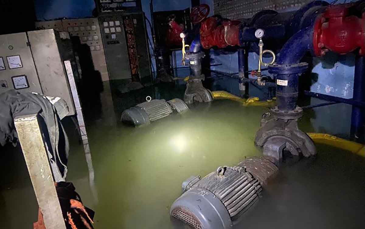 Sejumlah mesin pompa air PDAM Bangkalan rusak akibat banjir.