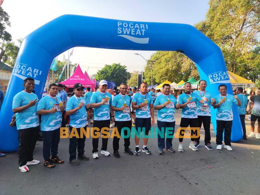Bupati Jombang, Warsubi bersama jajarannya saat mengikuti Adhyaksa Playon 2025