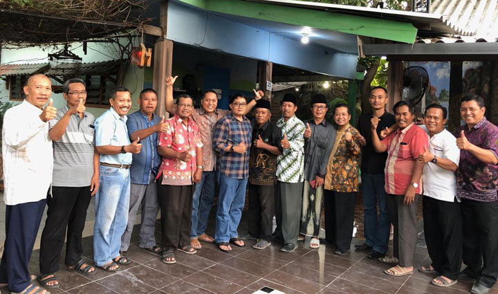 Para mantan anggota DPRD Gresik ikut ambil bagian dalam penggalangan massa untuk Pilbup 2020. foto: ist.