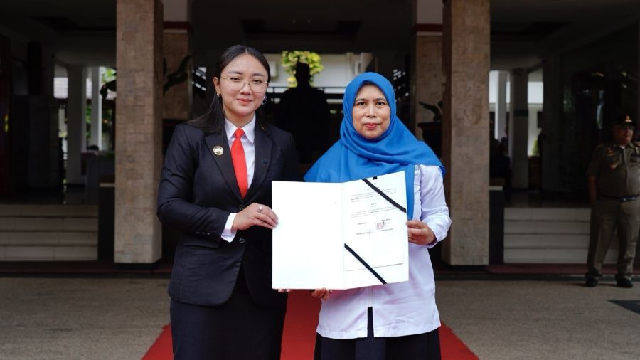 Wakil Wali Kota Blitar, Elim Tyu Samba (kiri) dan Kepala BPJS Kesehatan Cabang Kediri, Tutus Novita Dewi, usai penandatanganan Nota Kesepakatan.(Ist)