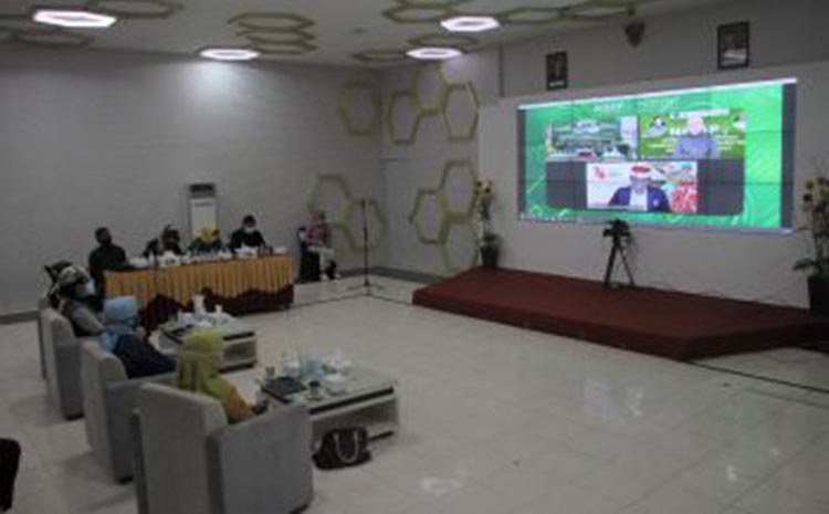 Wali Kota Probolinggo Habib Hadi Zainal Abidin menggelar obrolan penuh inspiratif (Ngopi) dengan Menteri Pariwisata dan Ekonomi Kreatif Sandiaga Salahuddin Uno secara daring di Gedung Pemkot Probolinggo, Kamis (19/8/2021) malam. (foto: ist)