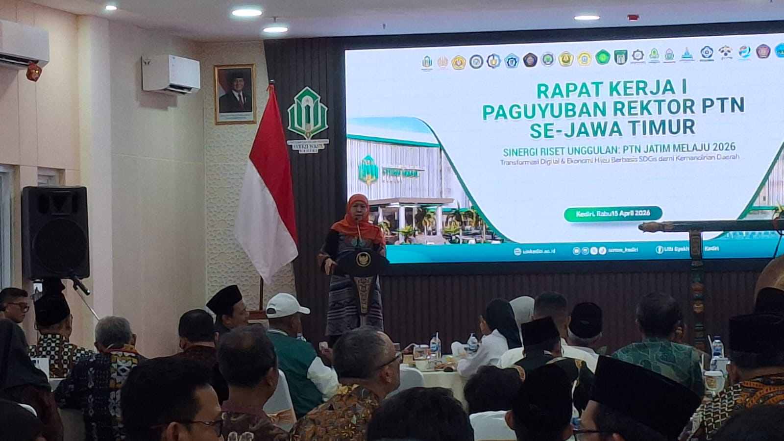  Gubernur Jawa Timur, Khofifah Indar Parawansa, saat memberi sambutan. (Ist). 