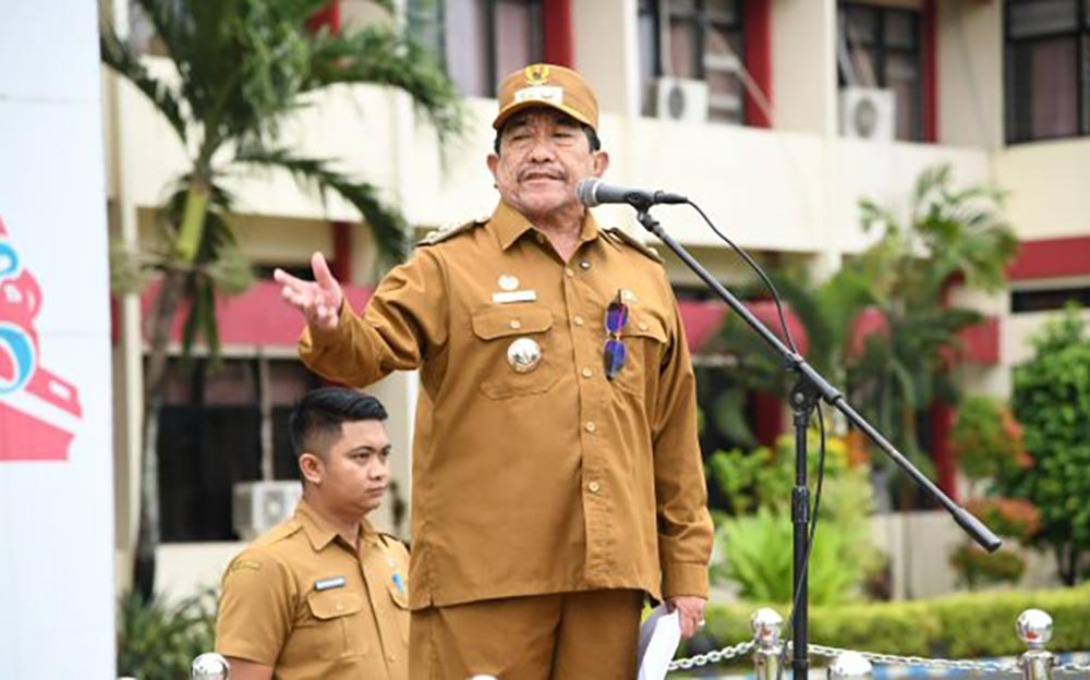 Wabup Sumenep Imam Hasyim saat memimpin apel.