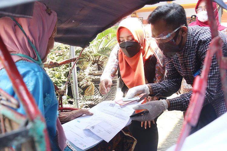 348 Warga Terima Bansos dari Bupati Mojokerto