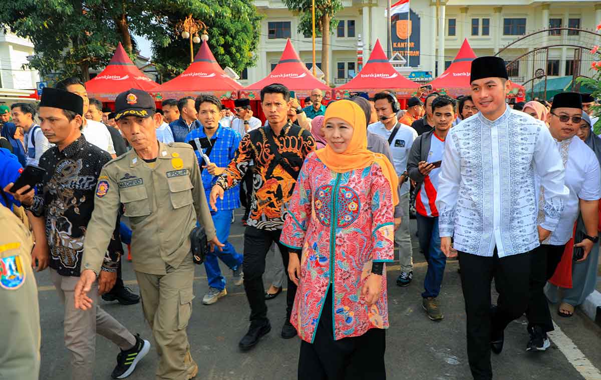 Gubernur Khofifah saat bersama Bupati Tuban.