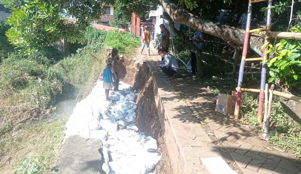 Penanganan darurat yang dilakukan Pemkab Jombang untuk mengatasi banjir.