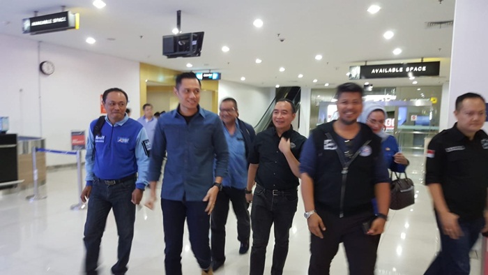 AHY tiba di Jawa Timur dalam rangka road show ke wilayah Pantura. Foto: DIDI R/BANGSAONLINE