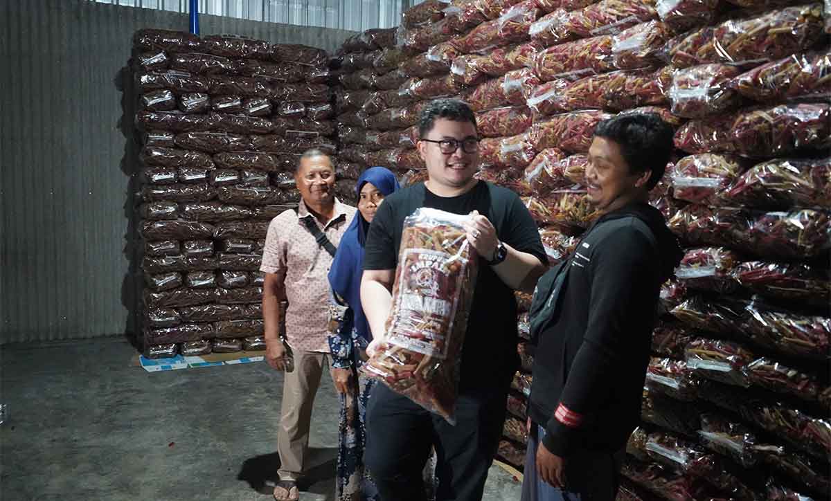 Kunjungi Pabrik Kerupuk Tengah Malam, Bupati Kediri Dorong Pengurusan BPOM