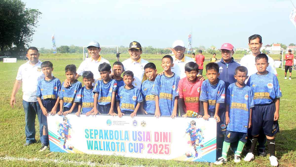 Wali Kota Pasuruan Buka Turnamen Sepak Bola Dini di Lapangan PLUT