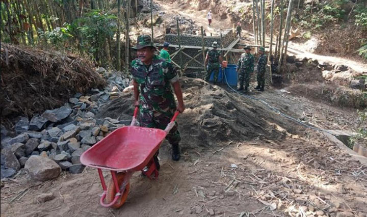 Pembangunan gorong-gorong di Desa Kedungsalam, Kecamatan Donomulyo Kabupaten Malang.