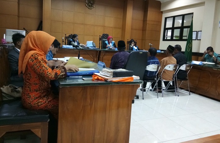 Suasana saat sidang di PTUN Surabaya. Foto : IST