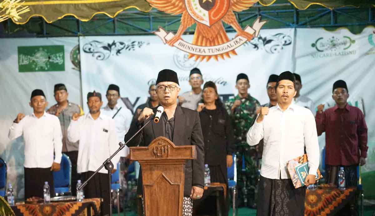 Wakil Wali Kota Kediri saat memimpin apel Hari Santri di Kelurahan Pakunden.