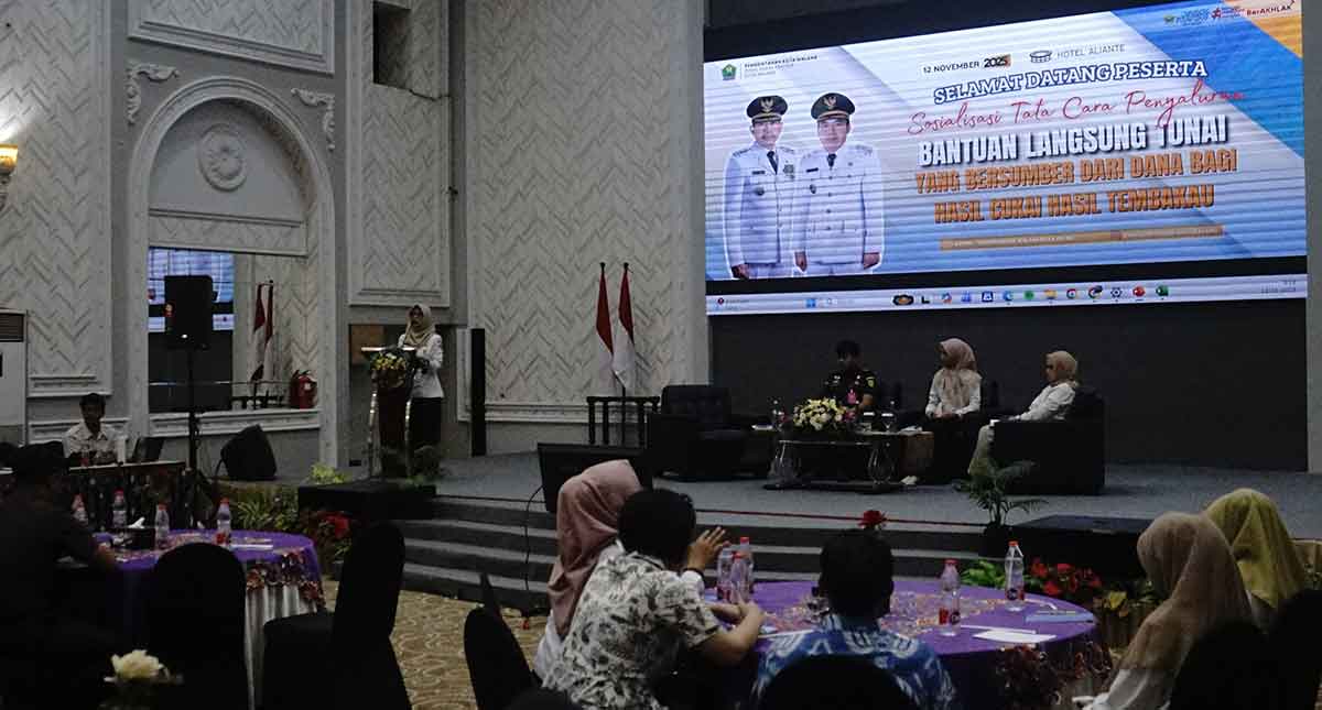 Sosialisasi tata cara penyaluran BLT DBHCHT yang digelar Dinsos-P3AP2KB Kota Malang.