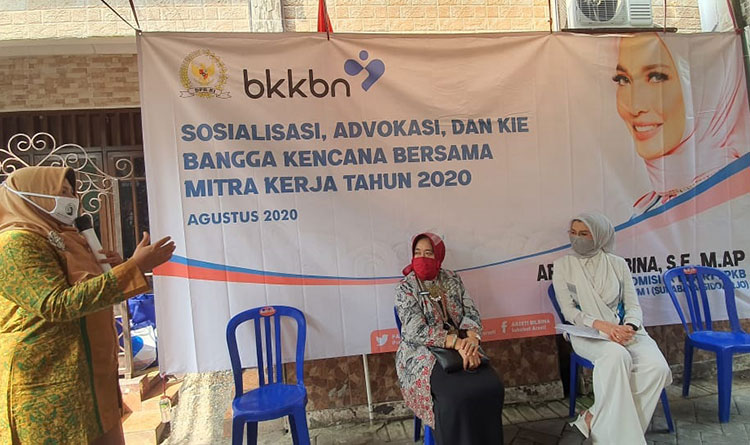 Anggota Komisi IX DPR RI Arzeti Bilbina Sosialisasi Program Bangga Kencana di Surabaya