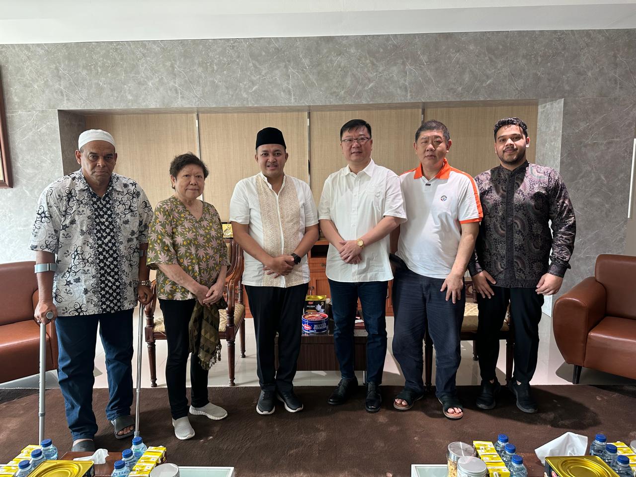 Bupati Pasuruan saat menerima kunjungan investor asing