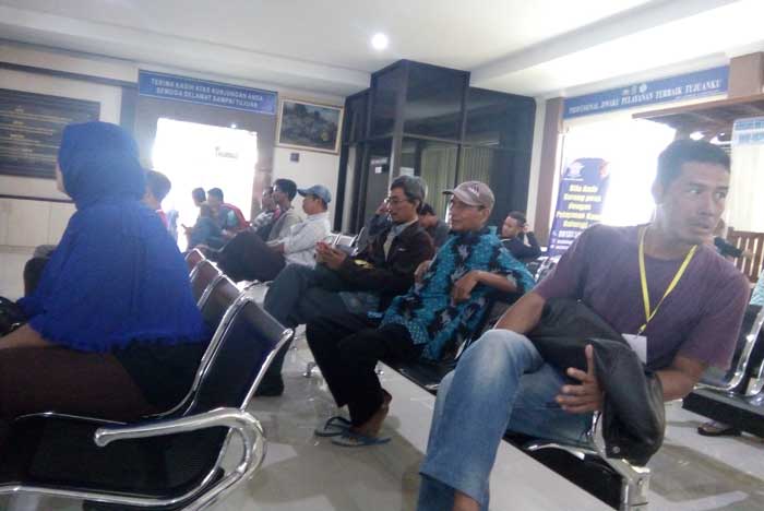 Suasana di kantor Samsat Lamongan.