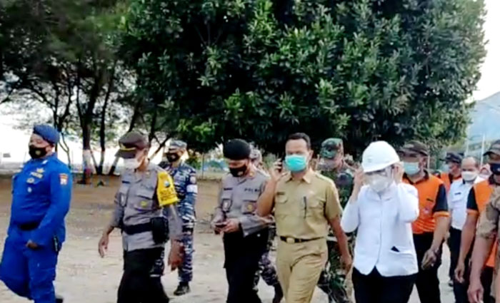 Kepala BMKG saat mengecek kondisi jalur evakuasi di Blitar selatan.