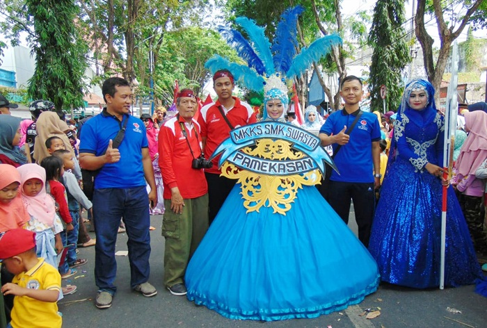 SMK Bina Husada Pamekasan Turut Tampil dalam Karnaval Hari Kemerdekaan RI ke-73
