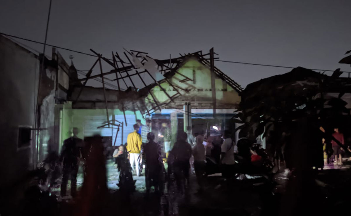 Tampak sejumlah rumah di Sidoarjo yang mengalami kerusakan usai diterjang puting beliung.