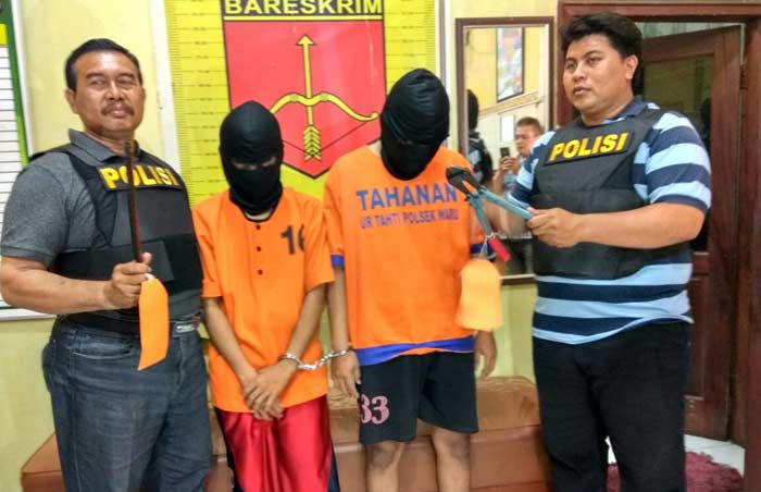 Polsek Waru pamerkan tangkapan beserta sarana kejahatannya.