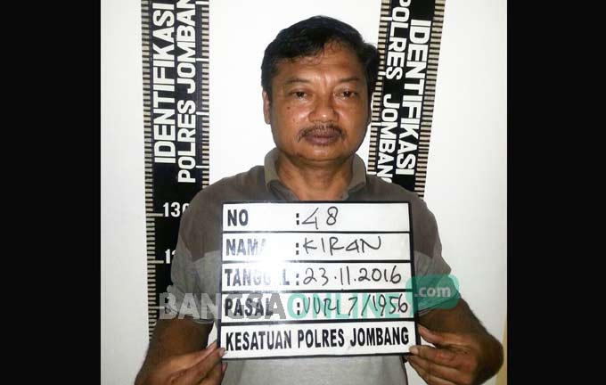 Kiran, pemilik 140 sak pupuk yang diamankan polisi karena hendak menjualnya ke Bojonegoro dari Kediri. foto: ROMZA/ BANGSAONLINE
